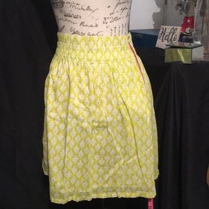 😍Old Navy Yellow high waist short skirt. Size M